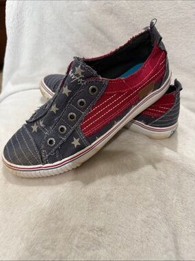Kids Slip-On Star & Stripe Canvas Sneakers in Navy and Red